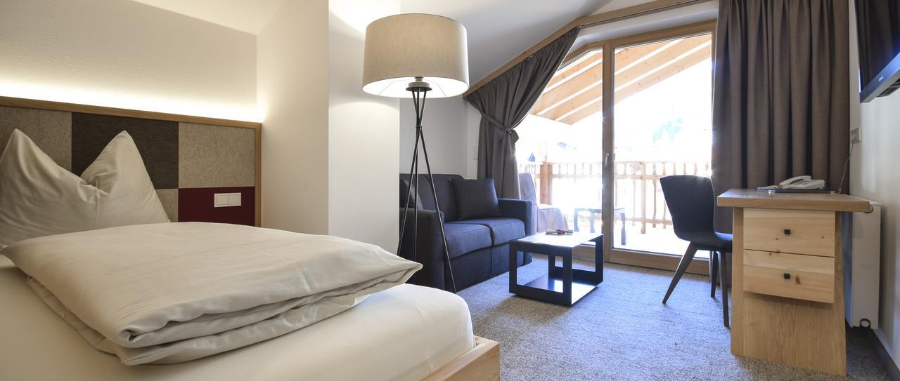 Hotel Gasthof Hoellriegl Sarentino Экстерьер фото